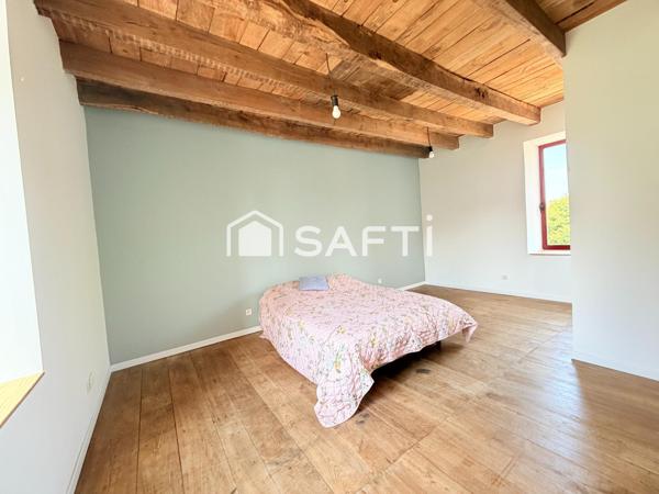 MAISON FAMILLIALE DE 120 M2, 4 CHAMBRES, EN CENTRE BOURG A SAINT ALLOUESTRE
