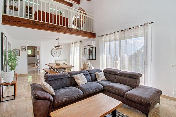 A VENDRE ! Maison Draguignan 8 pièces de 314 m² sur terrain 2549 m² de jardin avec piscine