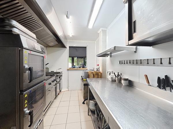 Moussac (30190) Local commercial restaurant à vendre La Calmette