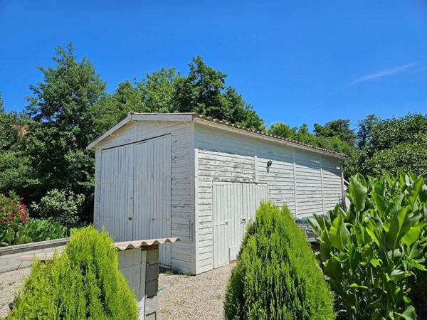 Maison Agen plain pied 5 pièce(s) 110 m², 4 chambres, sous sol, double garage, hangar, piscine, Jardin