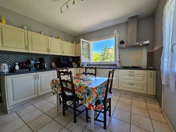 Maison Agen plain pied 5 pièce(s) 110 m², 4 chambres, sous sol, double garage, hangar, piscine, Jardin