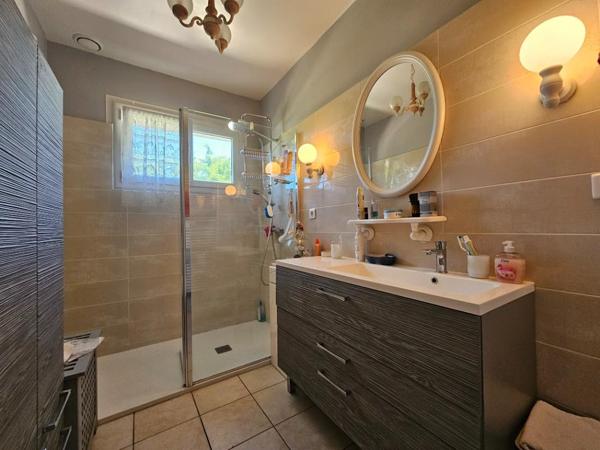 Maison Agen plain pied 5 pièce(s) 110 m², 4 chambres, sous sol, double garage, hangar, piscine, Jardin