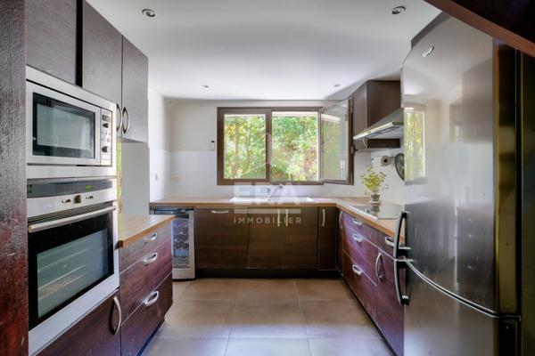 Sèvres Châtaigneraie - Maison de 112,46 m² avec cinq chambres et terrasse arborée