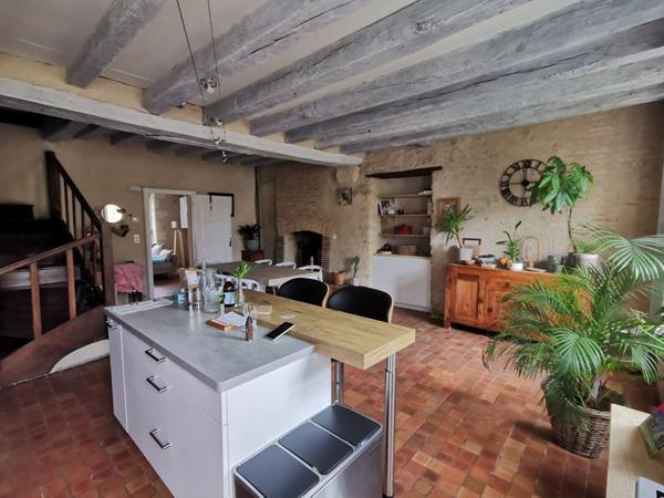 Centre ville de LA FLECHE, maison 6 pièce à Vendre avec Jardinet, cave et dépendance