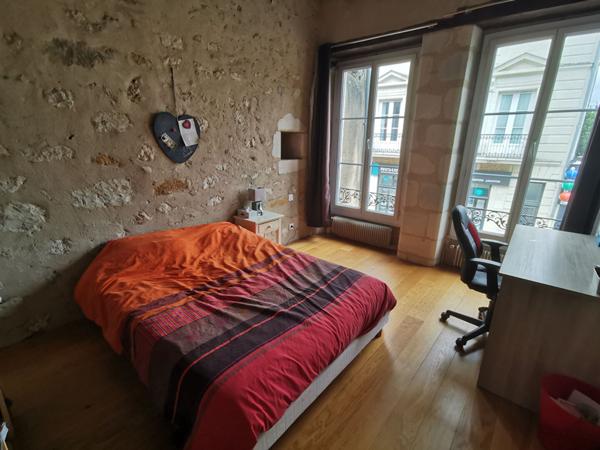 Centre ville de LA FLECHE, maison 6 pièce à Vendre avec Jardinet, cave et dépendance