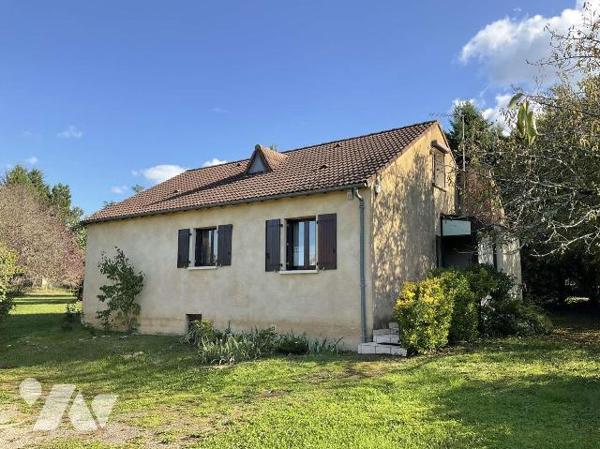 A VENDRE : Maison contemporaine avec grange sur 2.874m² dans village avec commerces, située à e...