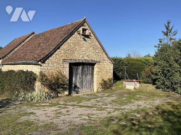 A VENDRE : Maison contemporaine avec grange sur 2.874m² dans village avec commerces, située à e...