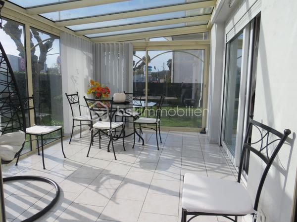 Dpt LANDES (40), à saisir ce plain-pied en centre ville d' Aire sur Adour sur un Terrain clos et arboré de 520 m² environ sur le Chemin de Saint Jacques De Compostelle

Cette Magnifique maison rénovée aux couleurs contemporaines et lumineuse située proche des commerces et des commodités de la ville, accessibles à pied depuis la maison vous offre :  
Salon/séjour de lumineux avec baie vitrée donnant sur une véranda , une cuisine entièrement équipée, 2 chambres, 1 salle d'eau avec douche Italienne, un cellier/buanderie et un WC indépendant. 

Coté technique, vous aurez un chauffage central gaz avec production d'ECS (chaudière à condensation) , des baies vitrées et fenêtres double vitrage, volets roulants électriques, portail électrique, fibre, assainissement collectif. 

A l'extérieur, vous bénéficierez d'un joli jardin plat, clos, arboré et bien entretenu de plus de 500 m² avec un abris de jardin.

Le bonus est un chalet climatisé indépendant tout confort récent vendu entièrement équipé pour recevoir la famille ou généré un revenu supplémentaire.

Océan / montagne à 1H15 minutes de route…, Grand Moun de Mont de Marsan à 25 min

Cette Maison très bien entretenue avec une décoration récente réalisée avec goût saura incontestablement vous séduire...
 
Contactez sans tarder Frédéric