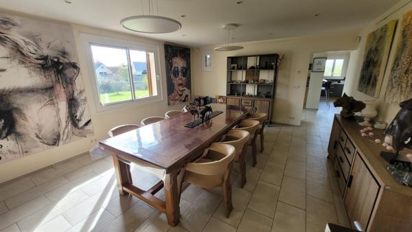 Villa d'exception 203m2, 5chambres, parc arboré et clos de 6897m2, 2 hangards de 130m2
