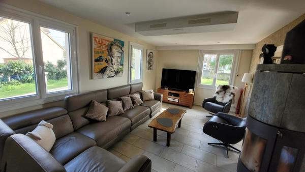 Villa d'exception 203m2, 5chambres, parc arboré et clos de 6897m2, 2 hangards de 130m2