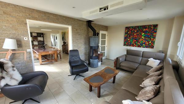 Villa d'exception 203m2, 5chambres, parc arboré et clos de 6897m2, 2 hangards de 130m2