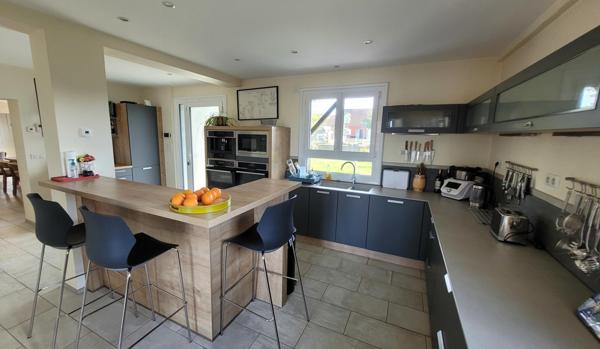 Villa d'exception 203m2, 5chambres, parc arboré et clos de 6897m2, 2 hangards de 130m2