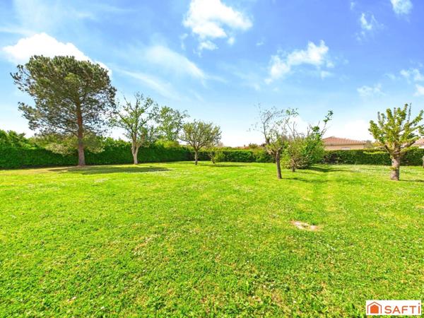 Magnifique Terrain Plat Viabilisé et Arboré de 851m2 !!!