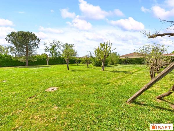 Magnifique Terrain Plat Viabilisé et Arboré de 851m2 !!!