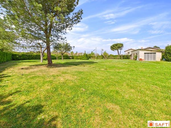 Magnifique Terrain Plat Viabilisé et Arboré de 851m2 !!!