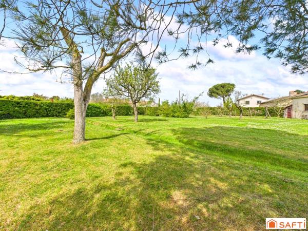 Magnifique Terrain Plat Viabilisé et Arboré de 851m2 !!!