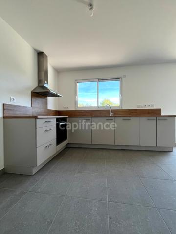 Villa neuve de 100 m2, 3 chambres, sur terrain de 1945 m2, dans un joli petit village à 8 km de FLEURANCE (32)