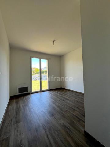 Villa neuve de 100 m2, 3 chambres, sur terrain de 1945 m2, dans un joli petit village à 8 km de FLEURANCE (32)