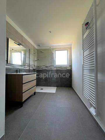 Villa neuve de 100 m2, 3 chambres, sur terrain de 1945 m2, dans un joli petit village à 8 km de FLEURANCE (32)