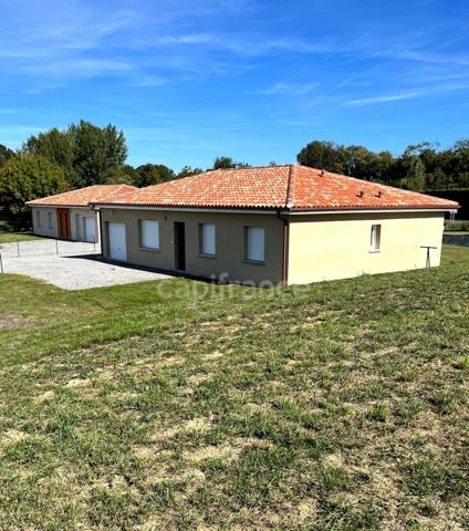 Villa neuve de 100 m2, 3 chambres, sur terrain de 1945 m2, dans un joli petit village à 8 km de FLEURANCE (32)