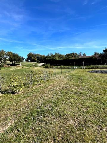 Villa neuve de 100 m2, 3 chambres, sur terrain de 1945 m2, dans un joli petit village à 8 km de FLEURANCE (32)