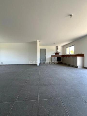 Villa neuve de 100 m2, 3 chambres, sur terrain de 1945 m2, dans un joli petit village à 8 km de FLEURANCE (32)