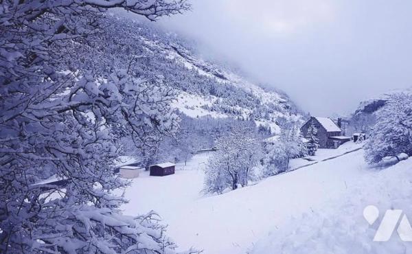 Saint-Etienne-en-Dévoluy - À proximité du village - Maison en pierre sur terrain de 941 m²...