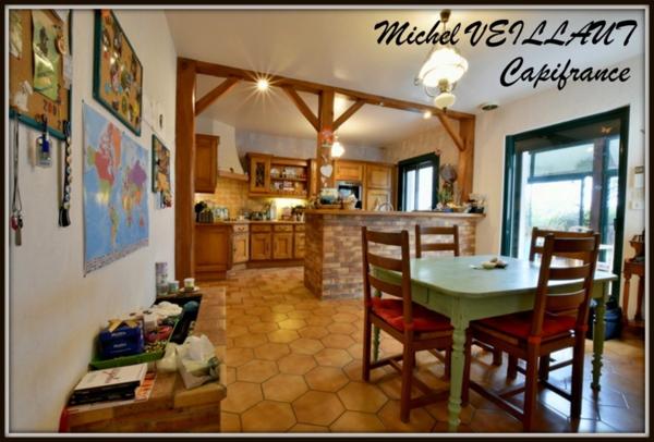 Dpt Allier (03), à vendre TREVOL maison P9 de 193 m² - Terrain de 2 505,00 m²