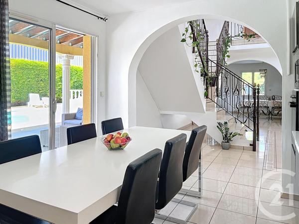 Maison à vendre  6 pièces - 236,10 m2 RIOM - 63