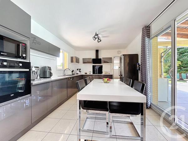 Maison à vendre  6 pièces - 236,10 m2 RIOM - 63