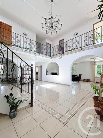 Maison à vendre  6 pièces - 236,10 m2 RIOM - 63