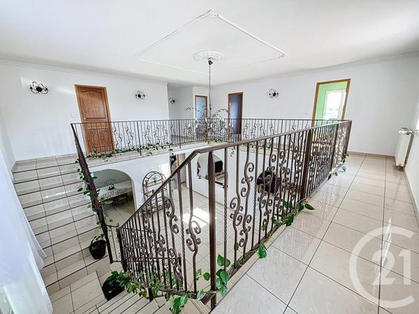 Maison à vendre  6 pièces - 236,10 m2 RIOM - 63