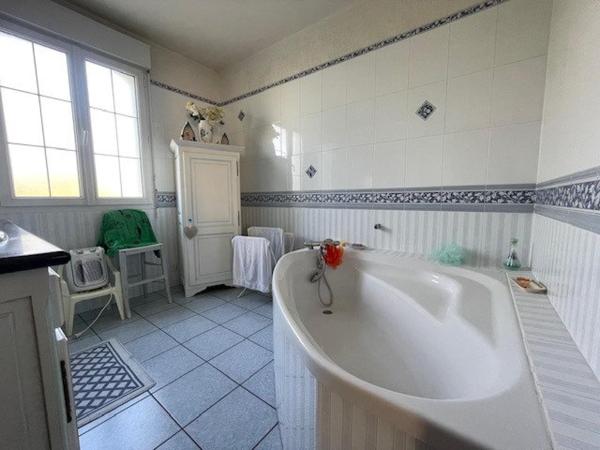 Belle demeure d'environ 185 m² au coeur du village