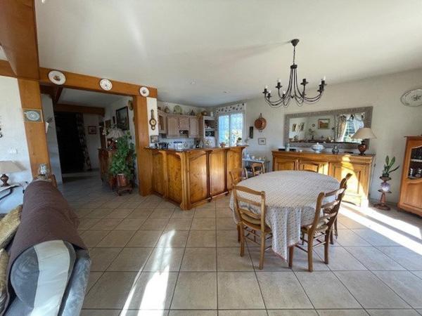 Belle demeure d'environ 185 m² au coeur du village