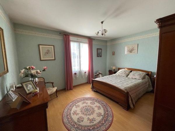 Belle demeure d'environ 185 m² au coeur du village