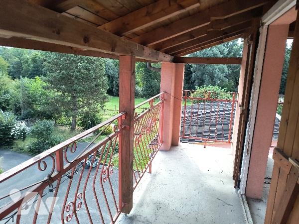 Maison de 187 m2 à rénover entièrement sur un terrain de près de 611 m2.