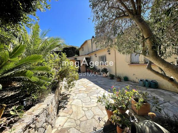 Maison à LA CROIX-VALMER, 83420 - 5 pièces 130m²