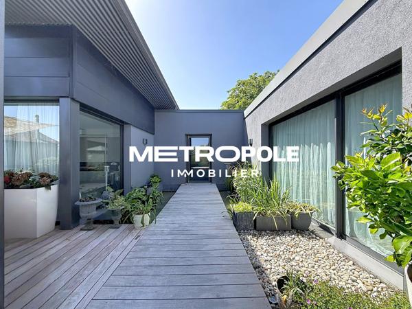 Villa 5 pièce(s) 4 chambre(s) 222 m²