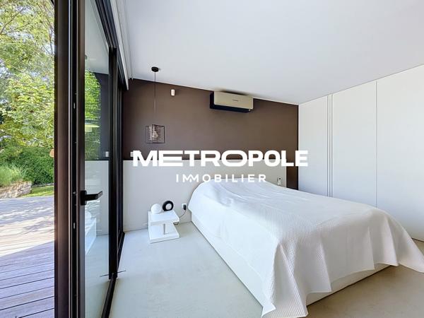 Villa 5 pièce(s) 4 chambre(s) 222 m²