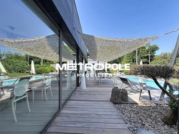 Villa 5 pièce(s) 4 chambre(s) 222 m²
