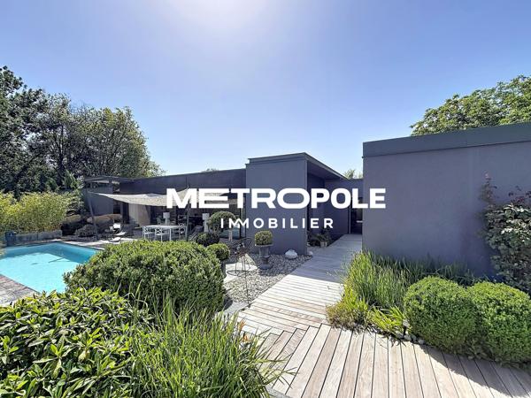 Villa 5 pièce(s) 4 chambre(s) 222 m²