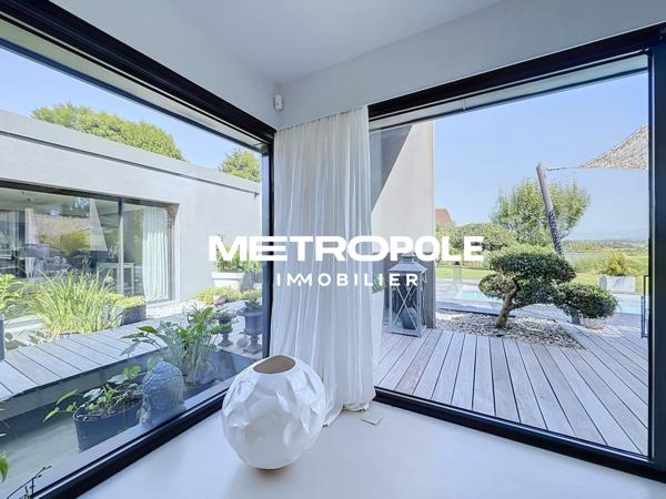Villa 5 pièce(s) 4 chambre(s) 222 m²