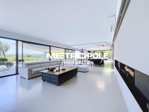 Villa 5 pièce(s) 4 chambre(s) 222 m²