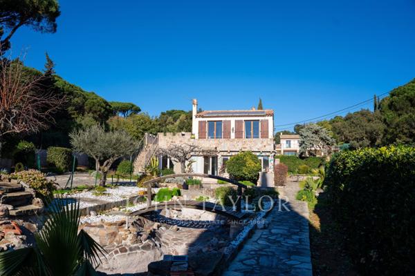 Villa vue mer à fort potentiel d’aménagement – Gigaro