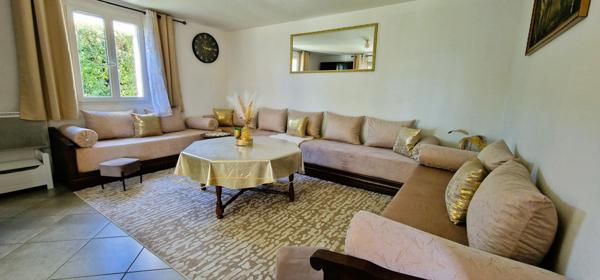 Maison familiale d'environ 100m² sur terrain de 574m² à APT