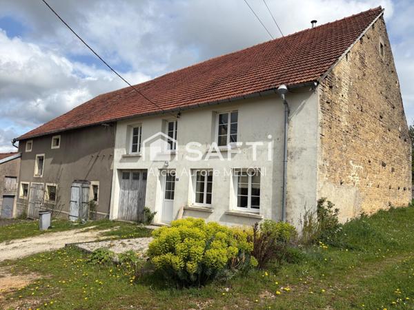 Maison de caractère avec dépendances et fort potentiel, au calme à Millières.