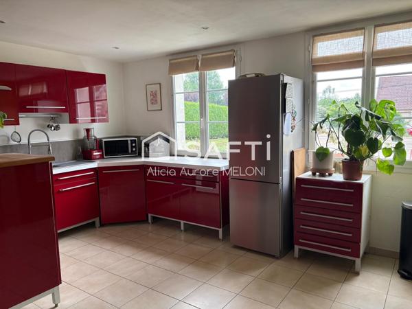 Maison de caractère avec dépendances et fort potentiel, au calme à Millières.