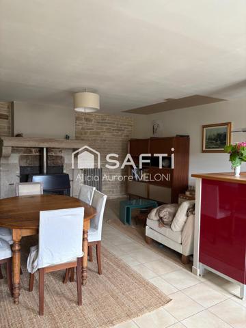 Maison de caractère avec dépendances et fort potentiel, au calme à Millières.