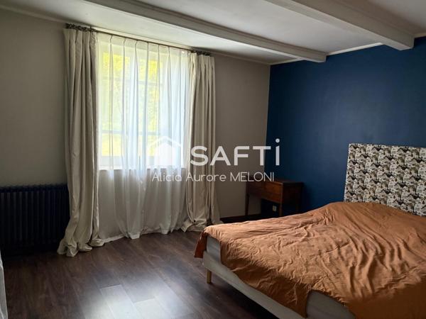 Maison de caractère avec dépendances et fort potentiel, au calme à Millières.