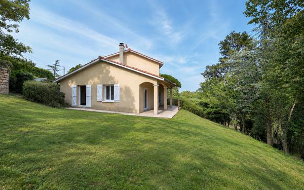 SAINT-CYR-AU-MONT-D’OR — MAISON FAMILIALE — 145 M² — TERRAIN 1 165 M² — PISCINABLE